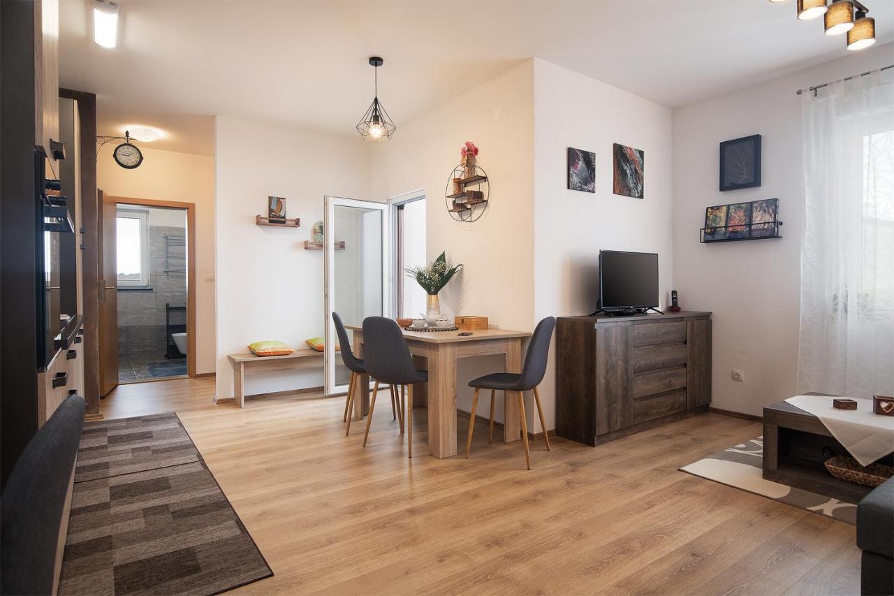 Apartment Little Gallery **** Ровінь Екстер'єр фото