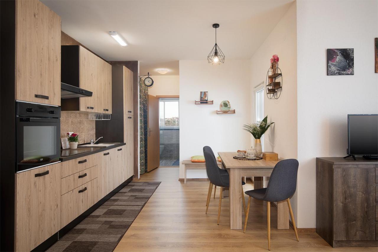 Apartment Little Gallery **** Ровінь Екстер'єр фото
