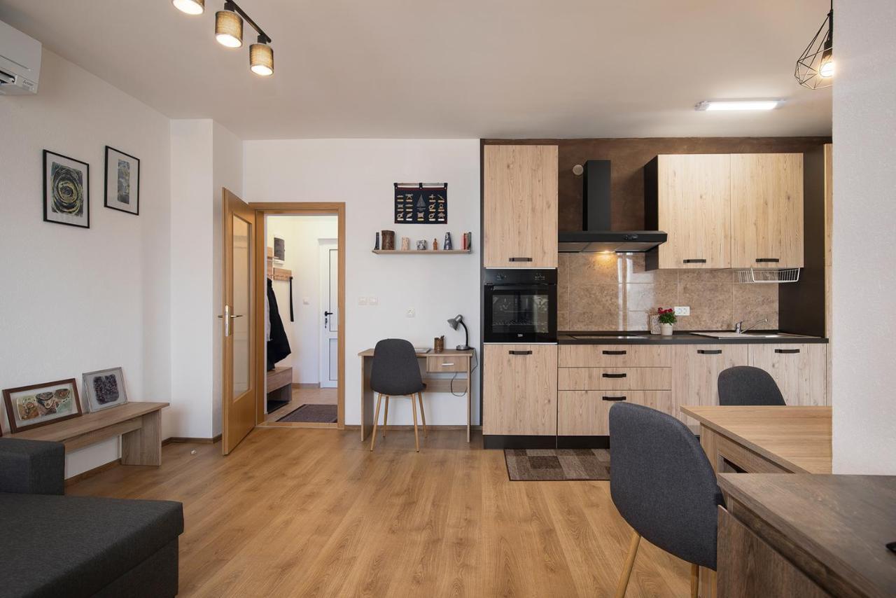 Apartment Little Gallery **** Ровінь Екстер'єр фото