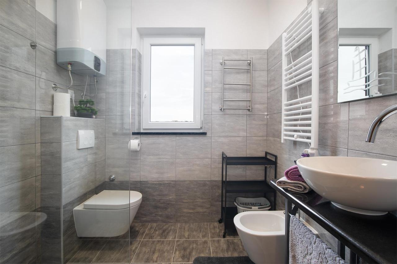 Apartment Little Gallery **** Ровінь Екстер'єр фото