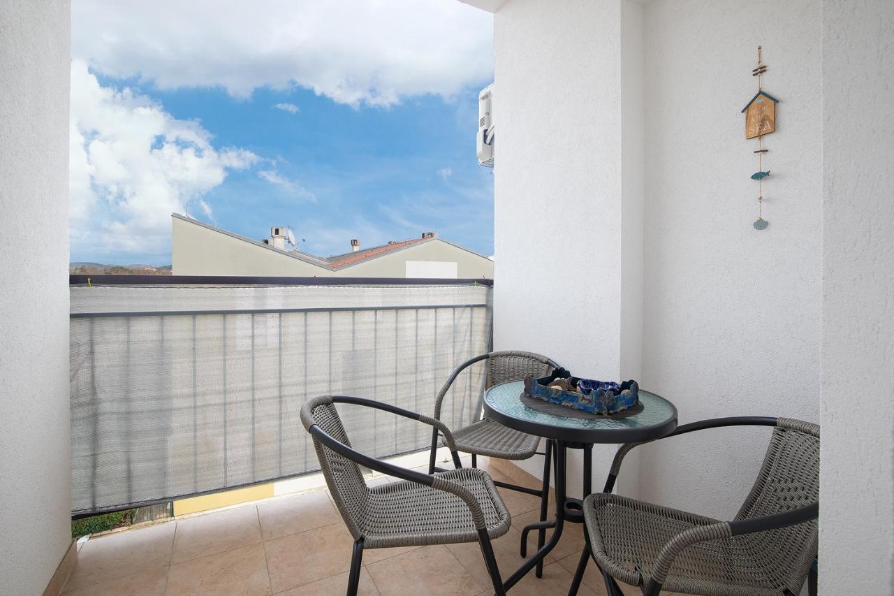 Apartment Little Gallery **** Ровінь Екстер'єр фото